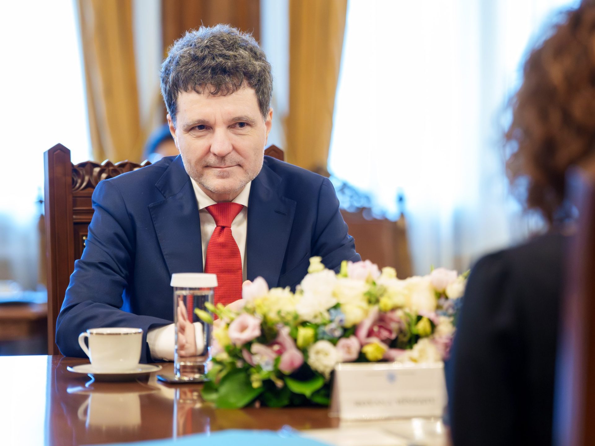 Nicuşor Dan: Tăierea burselor sociale, amânată din lipsă de fonduri
