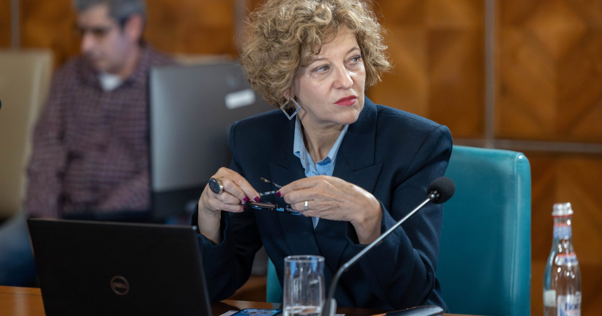Oana Gheorghiu: Sărutul drapelului, o constrângere stupidă