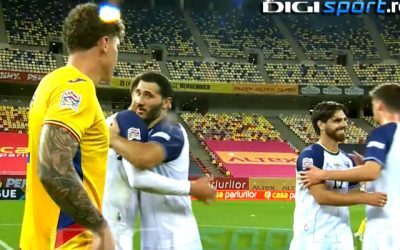 România: Fotbalist râde cu adversarul după înfrângere, imaginile spun tot