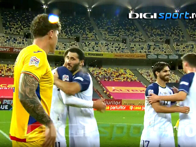 România: Fotbalist râde cu adversarul după înfrângere, imaginile spun tot