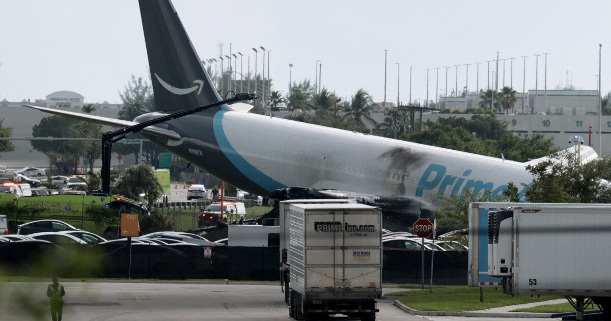 Avion Amazon prăbușit la Miami, trafic aerian blocat
