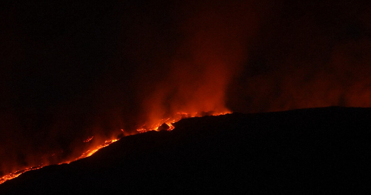 Anak Krakatau fierbe: Alertă și zonă roșie în Indonezia