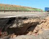 Autostrada-crater: Un metru adânc, reparații imposibile