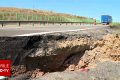 Autostrada-crater: Un metru adânc, reparații imposibile