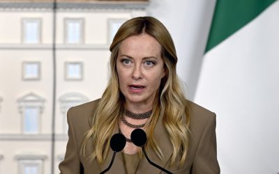 Meloni interzice vălul și limitează studenții străini în Italia