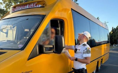 Șofer de microbuz cu 14 elevi, prins băut la volan în Timiș