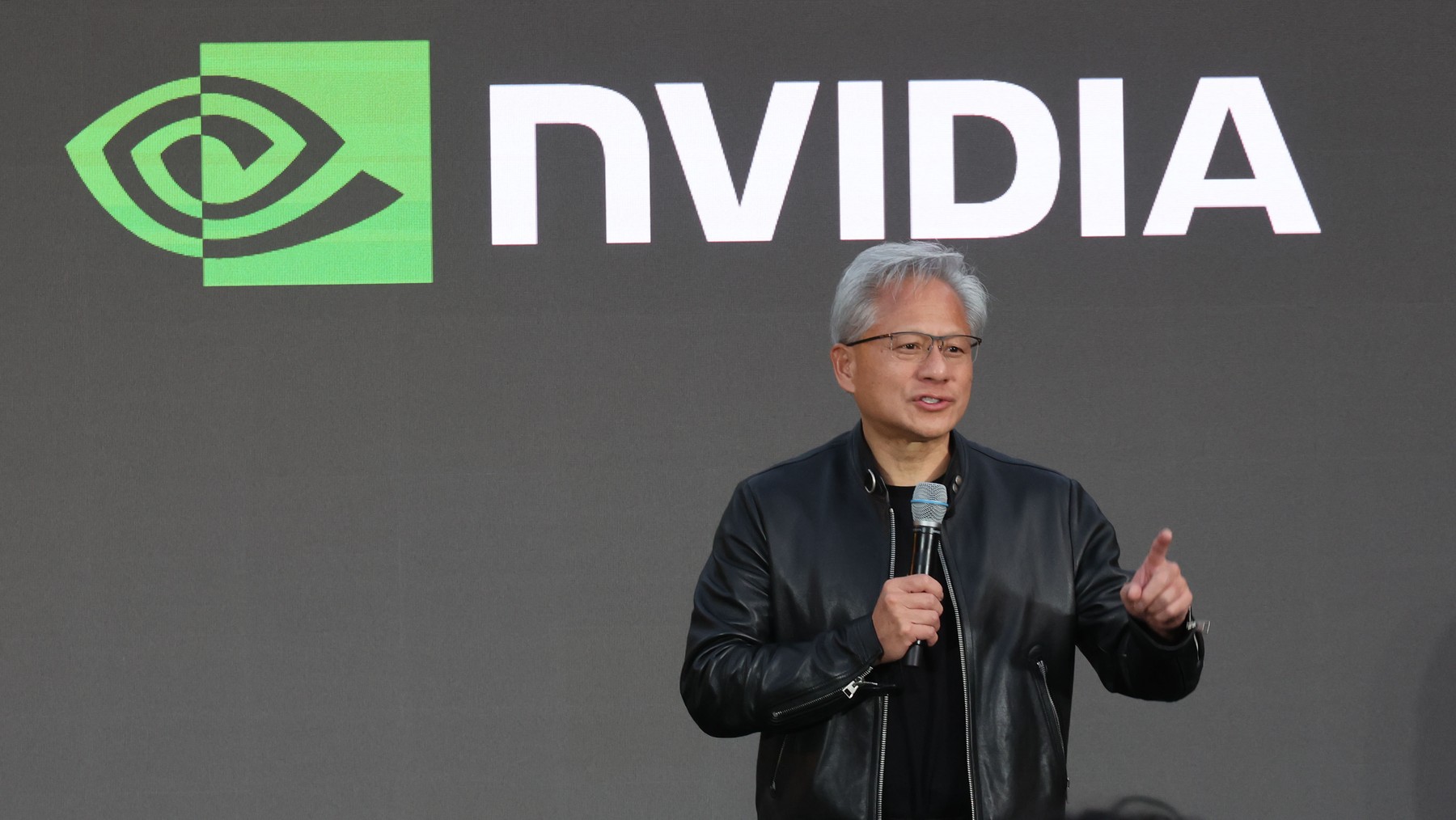 Șeful Nvidia: Inteligența Artificială Generală a sosit. Reacții rapide