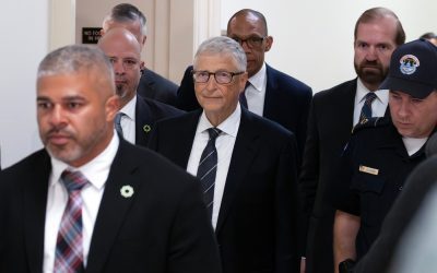 Gates: Lumea, ca-n filmele cu extratereștri, din cauza AI