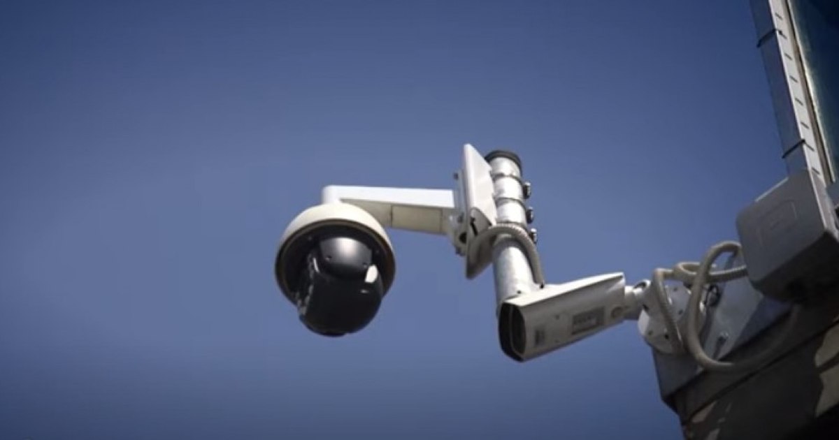 Polițiști la ușa lor la 4 AM. Eroarea AI, pretext de coșmar