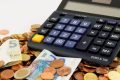 Euro scade la 5,3272 lei, afectează buzunarele românilor
