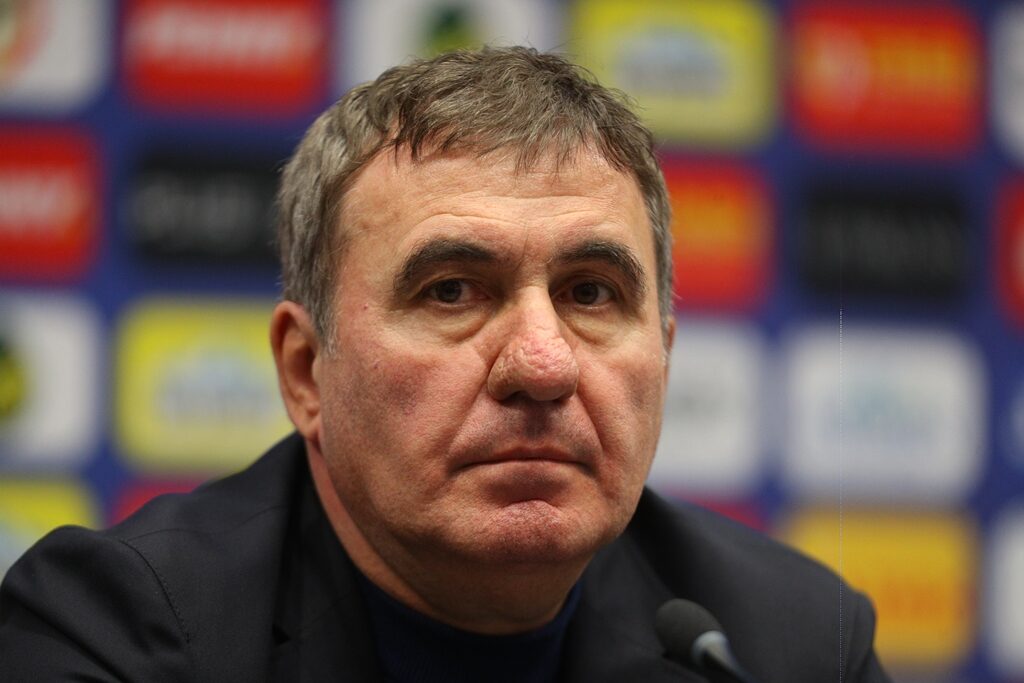 Hagi despune viitorul său la Națională
