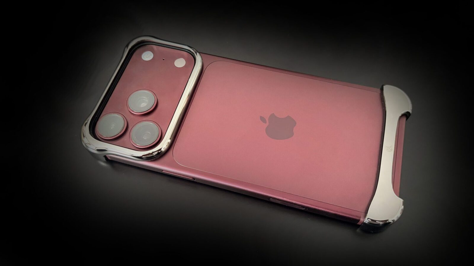 Arc Pulse: Husa Revoluționară Ce Protejează iPhone 18 Pro Fără Să-l Ascundă