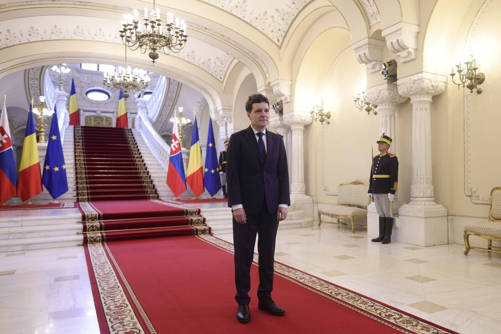 Nicușor Dan, huiduit de mii de comentarii: Eșecul guvernului Mureșan, vina lui