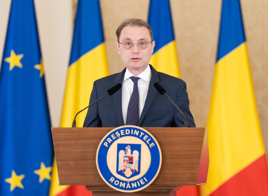 Nicolescu începe negocierile pentru Guvern; joi, discuții PSD, PNL, UDMR