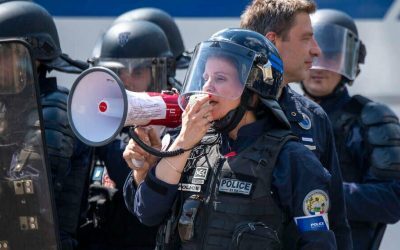 Poliția din Paris: Protestele elevilor scăpate de sub control