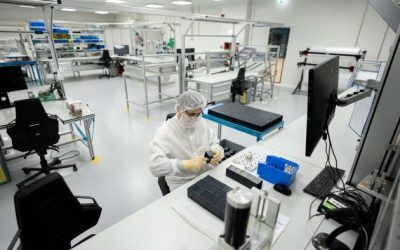 Fabrica din România, furnizori greu de găsit pentru Apple, CERN