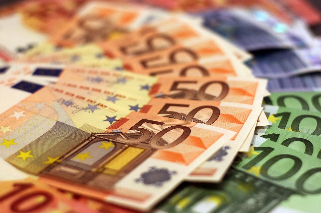 România, rating BBB- dar cu risc: S&P așteaptă plan fiscal pe 2027-2028