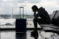 Minor în străinătate singur: Ce spun legea și vârsta maximă