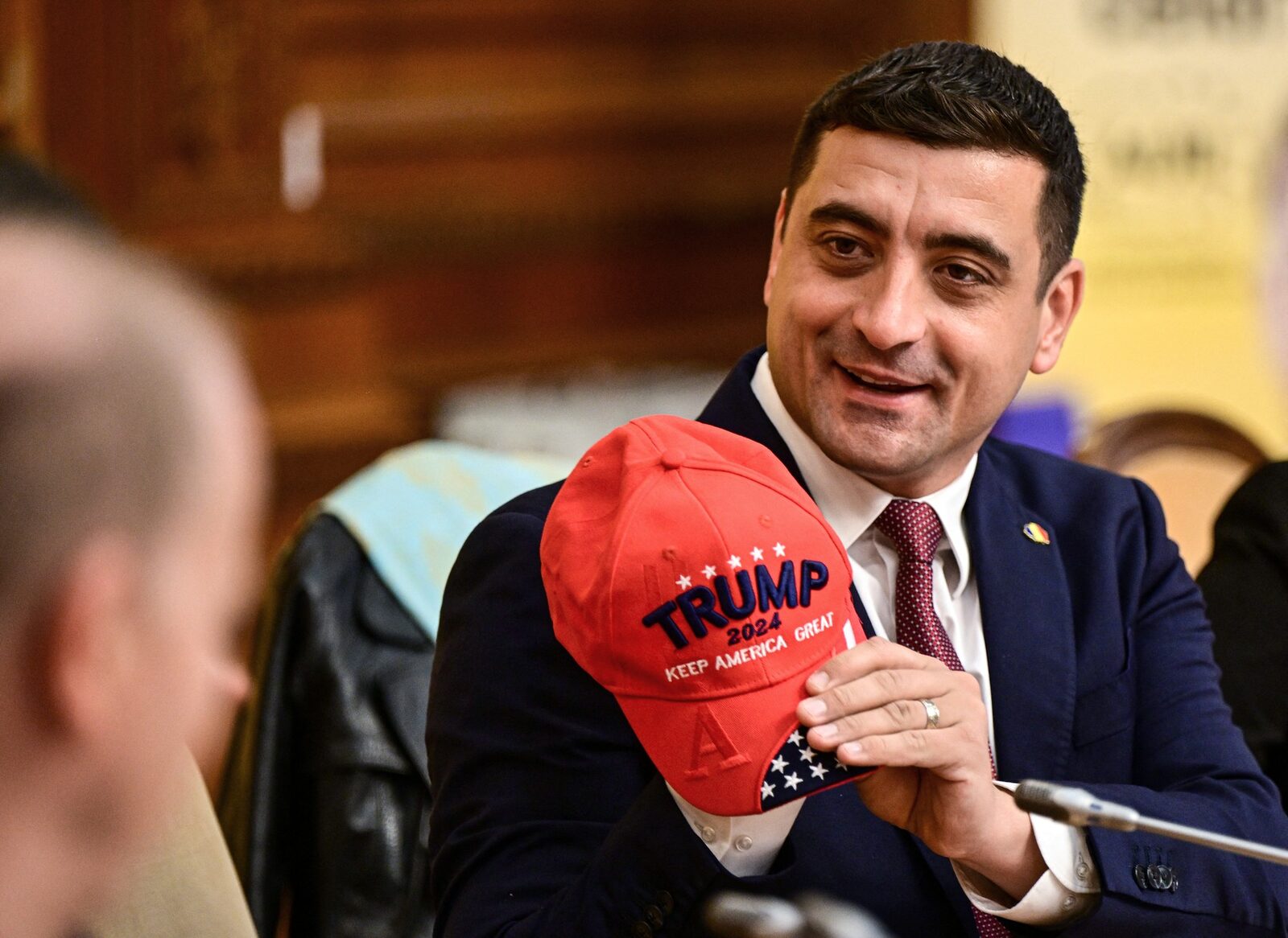 Simion, ținta spre guvernare: Bolojan, sacrificat pentru putere